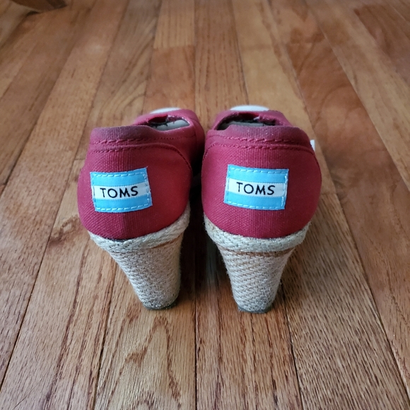 Toms Red Michelle Wedge Open Toe Sandal - Picture 3 of 10